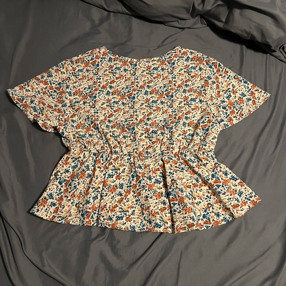 Multi-Color Flower Blouse - Picture 3 of 3